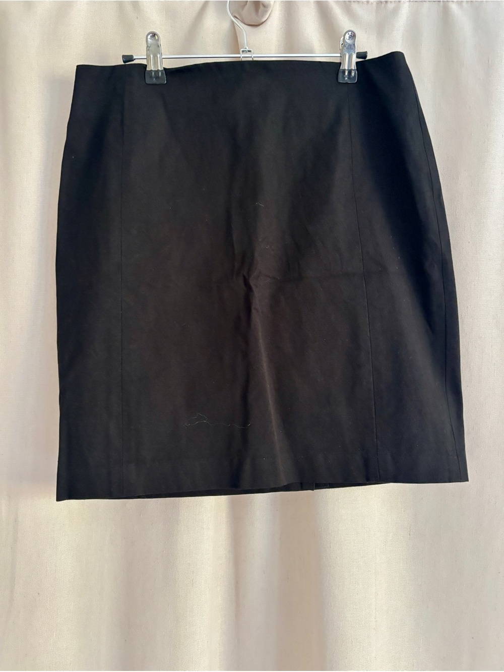 Banana Republic Fitted Knee-Length Skirt — Size 6
